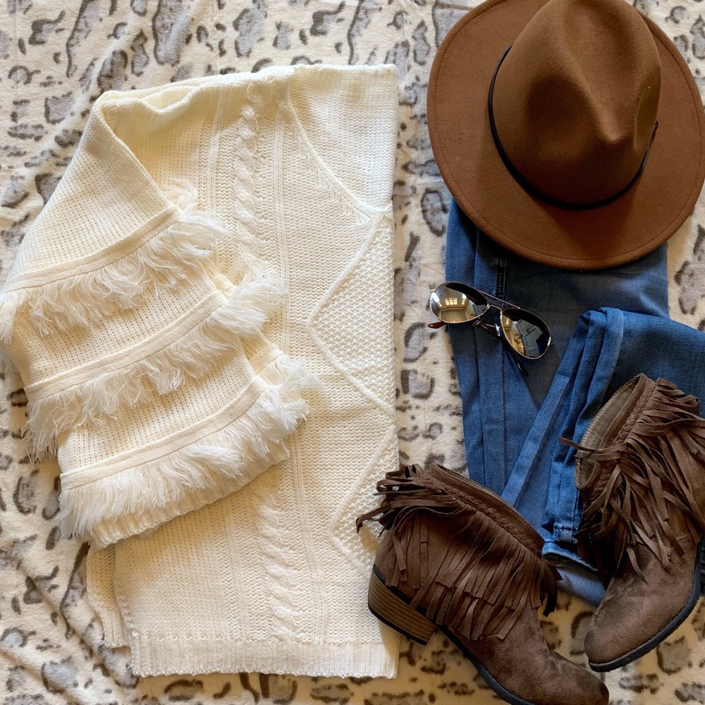 Bohemian Fringe Textured White Sweater - Picture 4 of 7